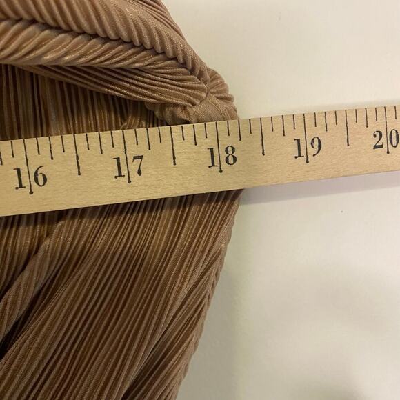 Skies Are Blue Champagne Short Sleeve Tiered Flowy MIDI Dress Size Medium - Picture 12 of 15